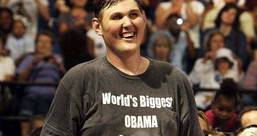 Muere Igor Vovkovinskiy, el hombre más alto de Estados Unidos, a los 38 años