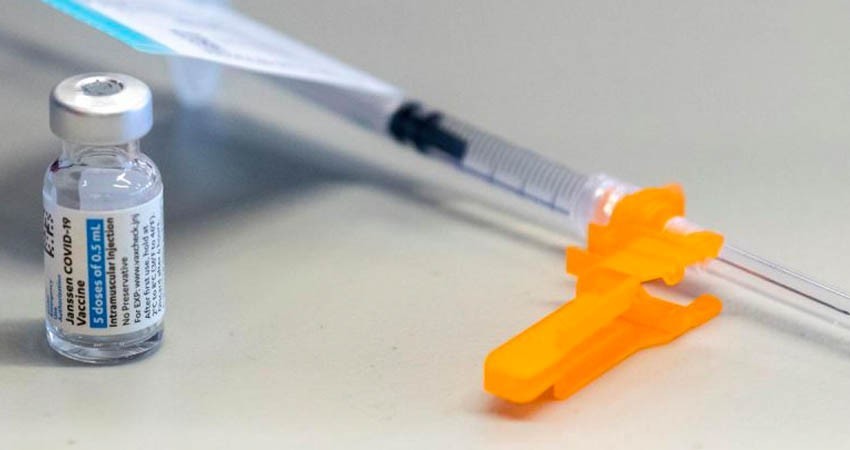 Recomienda J&J aplicar dosis de refuerzo de su vacuna covid