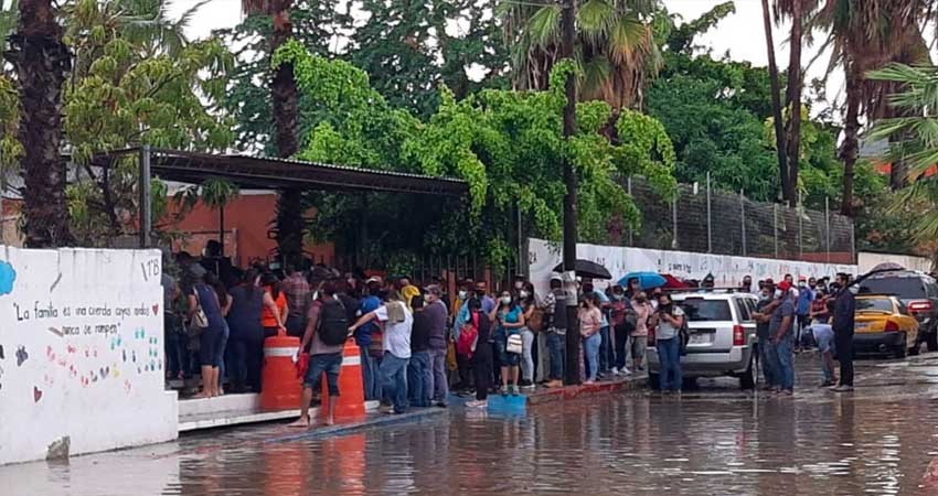 No se suspende jornada de vacunación contra COVID por lluvias
