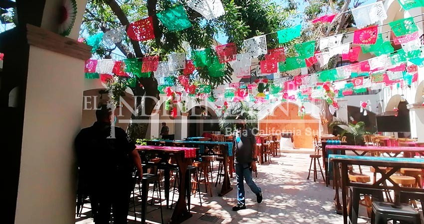 Por segundo año Armida Castro olvida el Covid, celebra independencia en palacio municipal
