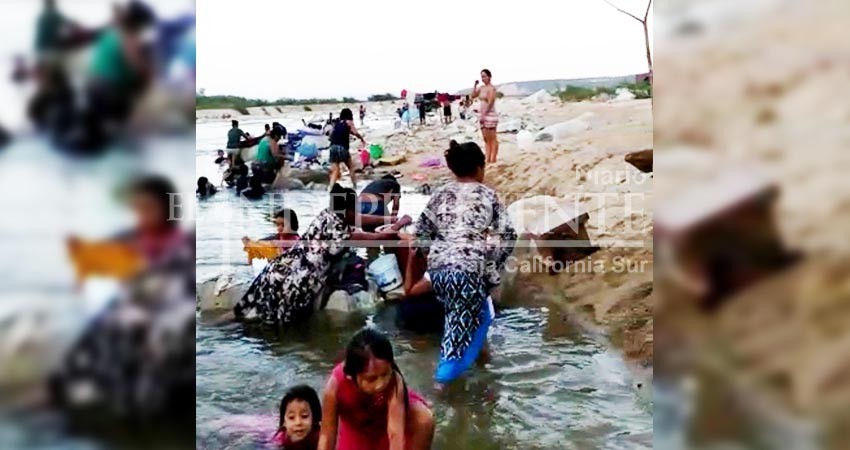 Sin servicios públicos, familias acuden al arroyo para cubrir sus necesidades