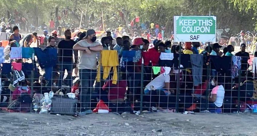 Biden activa plan de deportación masiva ante crisis migratoria en Texas