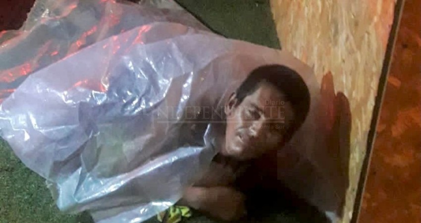 Moviliza a cuerpos de seguridad un hombre dormido en una bolsa plástica Moviliza a cuerpos de seguridad un hombre dormido en una bolsa plástica