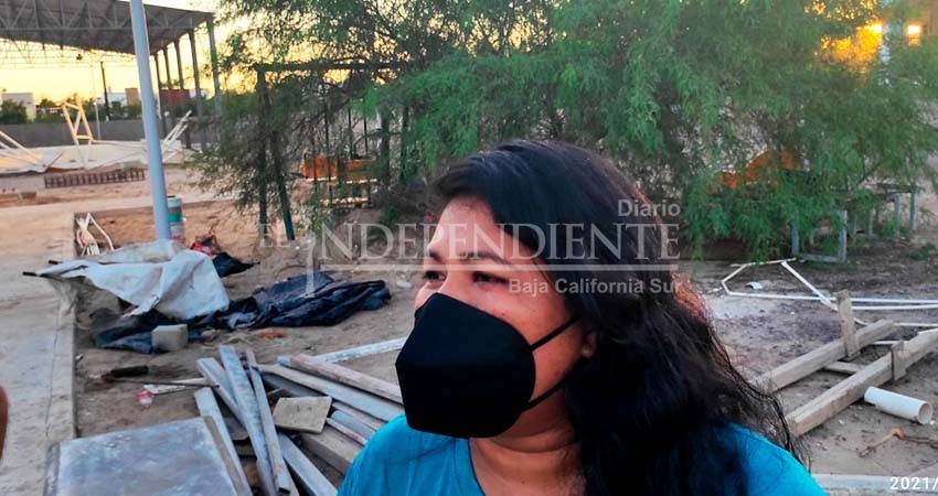 Cierran la calle Rangel; vecinos de El Manglito exigen su parque al Ayuntamiento