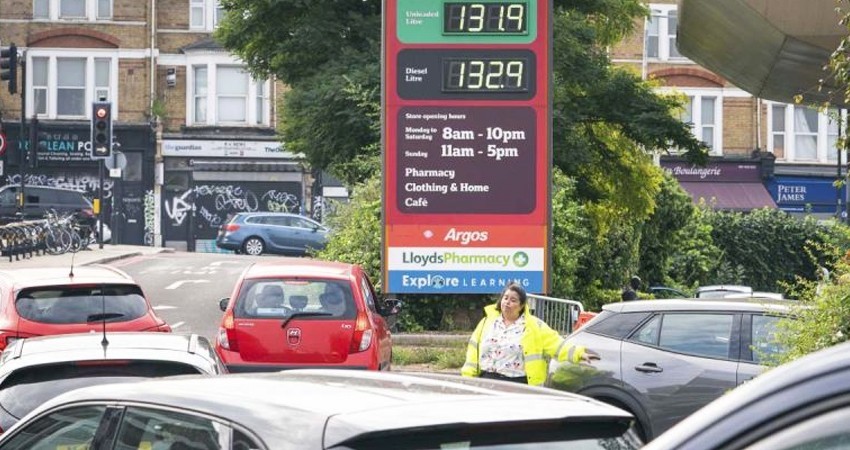Escasez de combustible pega a Reino Unido y desata compras de pánico
