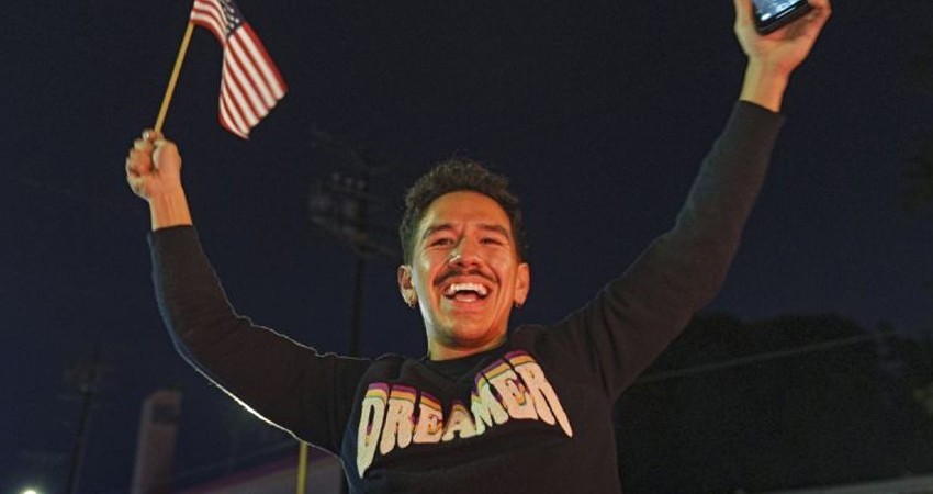 Biden lanza propuesta para proteger a 'dreamers' de deportación