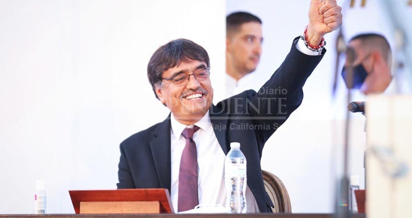 Óscar Leggs toma posesión como alcalde de Los Cabos