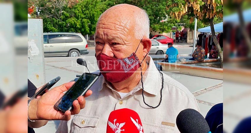 Llama gobernador a alcaldes y regidores a no caer en excesos de salarios altos