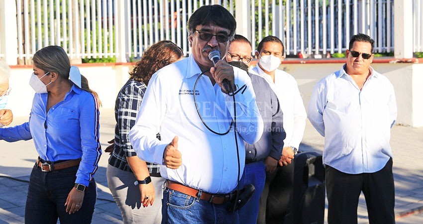 Alcalde Oscar Leggs Castro designa a Raúl Marrón como delegado Interino de Miraflores Alcalde Oscar Leggs Castro designa a Raúl Marrón como delegado Interino de Miraflores