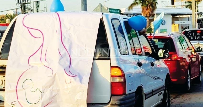 Ciudadanos se manifiestan a favor de la vida y en contra el aborto