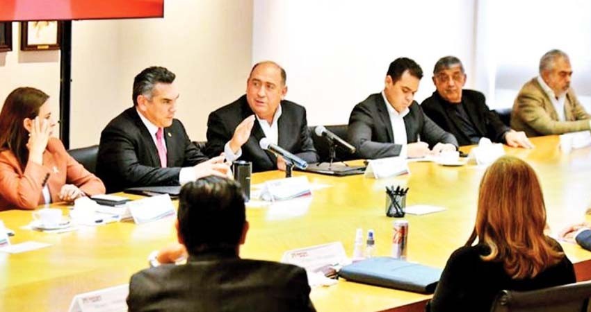 PRI, atado para la reforma eléctrica; estatutos impiden avalarla