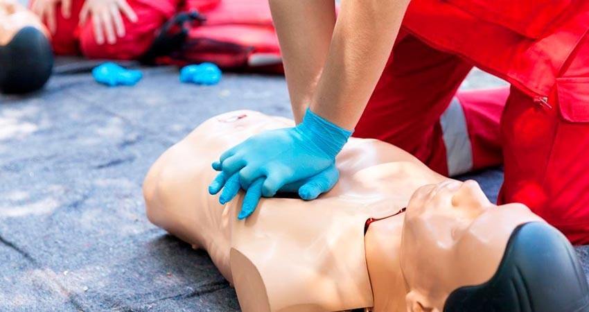 Capacitan en primeros auxilios a personal de instalaciones deportivas de BCS