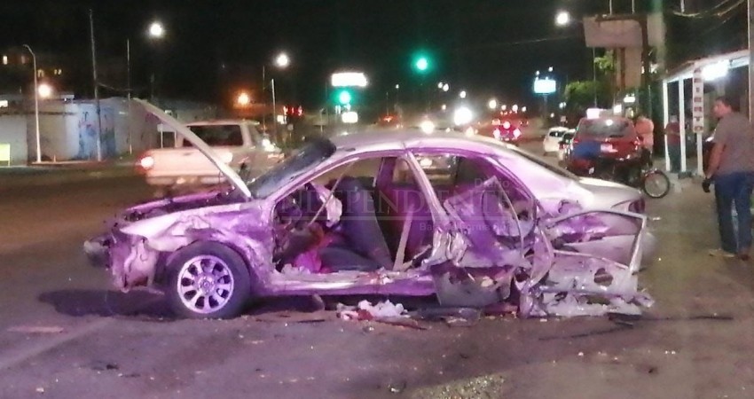 Huía de un choque, en la persecución golpeó dos autos más, afectando a una familia