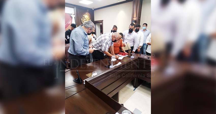 Gobernador recibe y compromete avances con familiares de desaparecidos