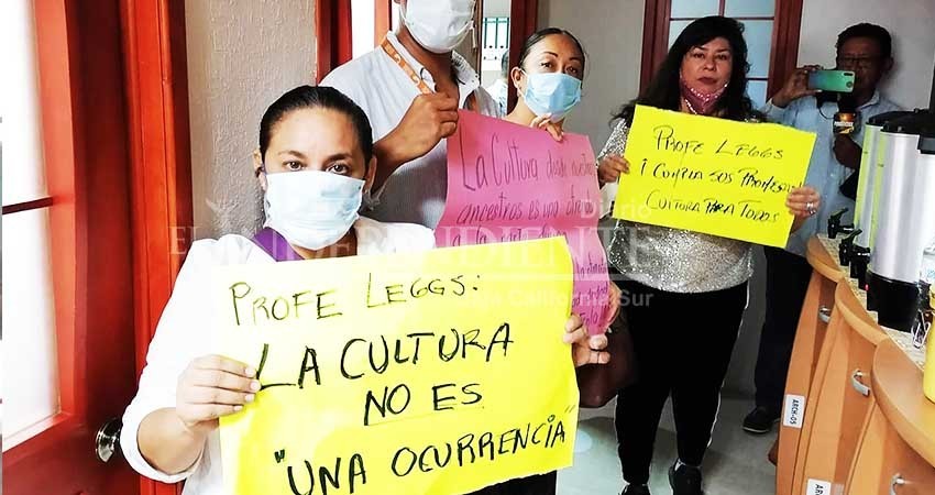 Protesta la comunidad artística de Los Cabos; piden cambio de titular en la Dirección de Cultura Protesta la comunidad artística de Los Cabos; piden cambio de titular en la Dirección de Cultura