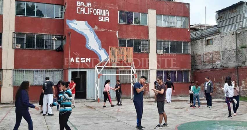 Firman compromisos para terminar remodelación de casa del estudiante en México Firman compromisos para terminar remodelación de casa del estudiante en México