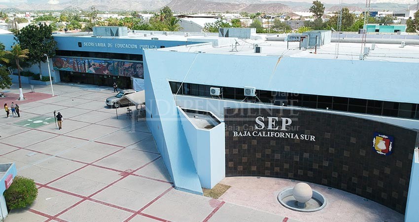 Estalla conflicto magisterial por despido de cientos de profesores en SEPBCS