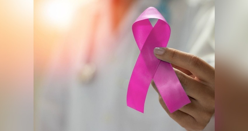 Aumenta incidencia de cáncer de mama en mujeres jóvenes que no han tenido hijos