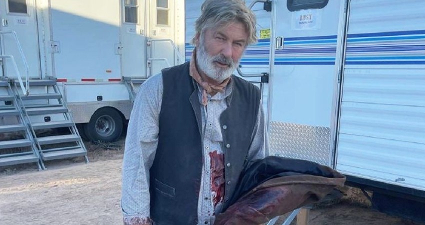 Mujer muere tras tiroteo en rodaje de nueva película de Alec Baldwin