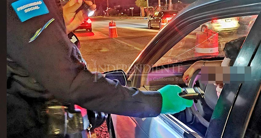 Continúan los operativos con alcoholímetro en retenes vehiculares “salvar vidas es posible” Continúan los operativos con alcoholímetro en retenes vehiculares “salvar vidas es posible”