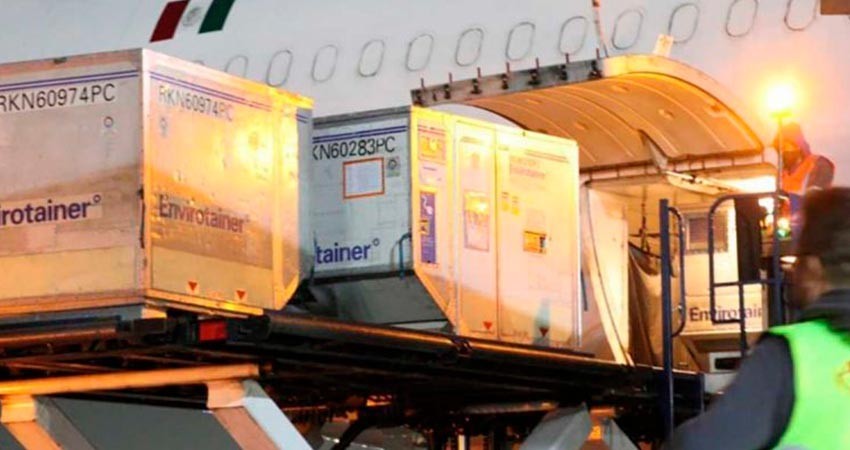 México recibe embarque con un millón 090 mil 900 vacunas de AstraZeneca