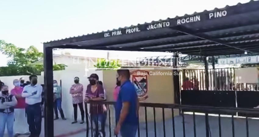 Por aumento en robos, se manifiestan padres de familia en escuela de SJC