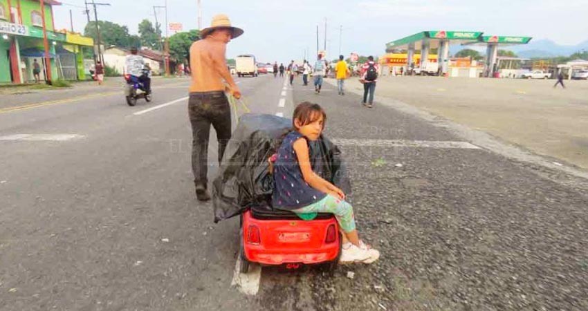Ante falta de acuerdo, la caravana migrante caminará de noche