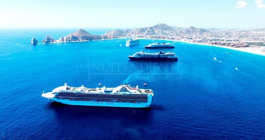 Con miles de turistas a bordo atracaron en Cabo San Lucas 4 cruceros de forma simultánea