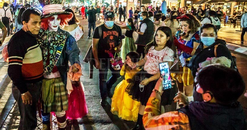 Repuntarán casos Covid-19 en las próximas semanas por aglomeraciones de Halloween y Día de Muertos: SSA