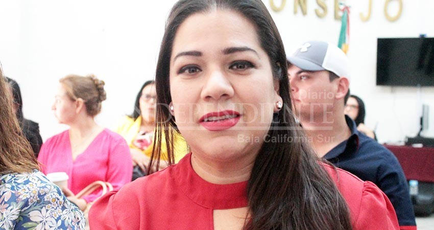 Una más…Renuncia la diputada Gabriela Cisneros al PRI