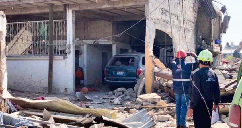 Suman tres muertos tras explosión por toma de gas ilegal en Puebla Suman tres muertos tras explosión por toma de gas ilegal en Puebla