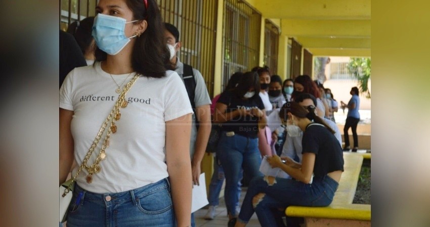 Celebra Asociación de padres vacunación de menores de 15 a 17; pero no es suficiente todavía, dice presidenta