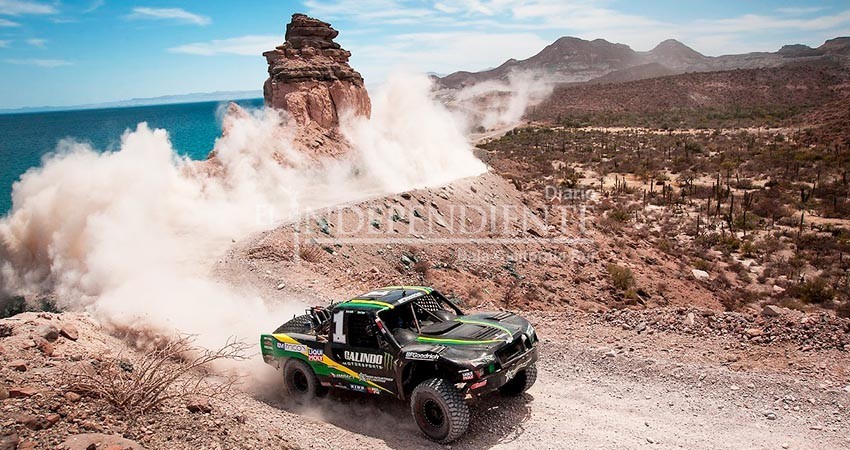 Avanzan a la meta los 320 equipos de la Internacional carrera Baja Mil Avanzan a la meta los 320 equipos de la Internacional carrera Baja Mil