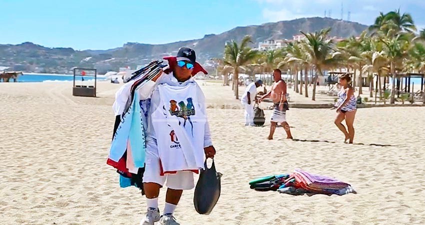 Playas de Los Cabos están rebasadas por más del 200% de su capacidad por vendedores ambulantes  Playas de Los Cabos están rebasadas por más del 200% de su capacidad por vendedores ambulantes