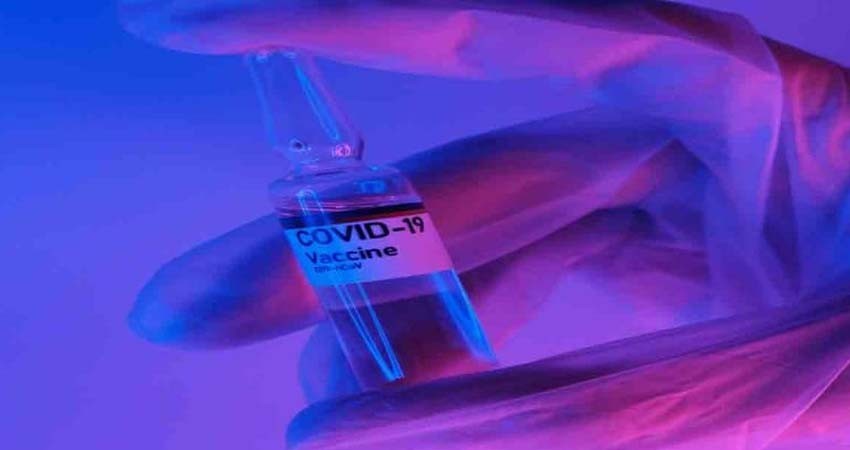 OMS advierte de 'cóctel tóxico' de covid y la UE medita sobre vacunación obligatoria