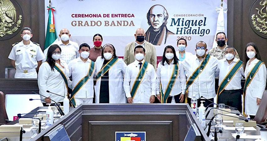 Gobierno estatal condecora con la medalla “Miguel Hidalgo” al personal de salud por su labor ante Covid
