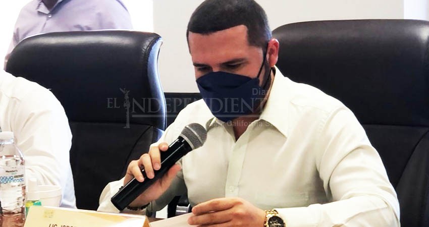 Denuncian a líder transportista por extorsión a choferes en Los Cabos