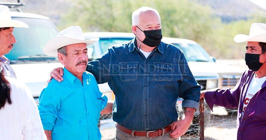 Gobierno emprenderá programas en favor de productores y familias de Los Dolores