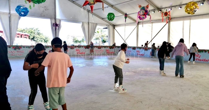 Debut y despedida; inauguran y suspenden pista de hielo en SJC