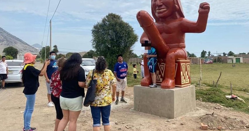 Instalan en Perú estatua erótica y el turismo crece Instalan en Perú estatua erótica y el turismo crece