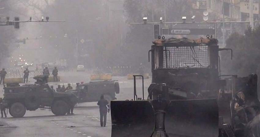 En Kazajistán, autorizan disparar "a matar" para frenar protestas