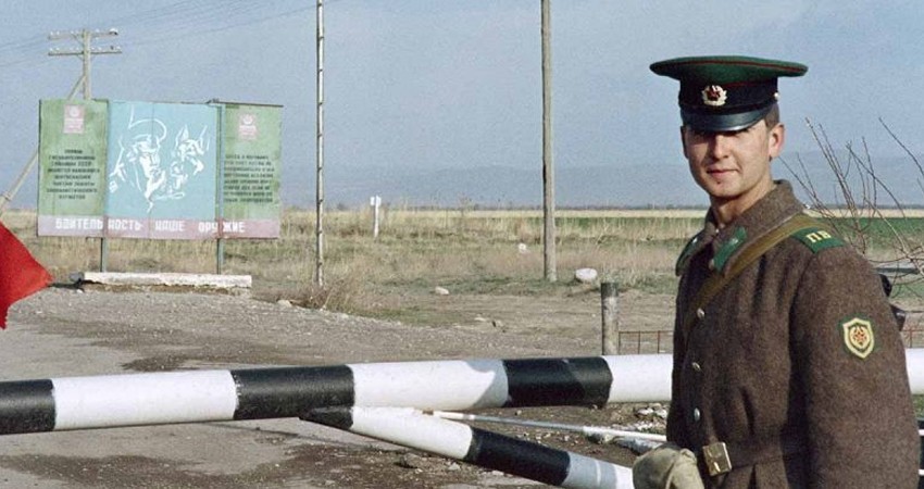 EU pide a Moscú retirarse "rápidamente" de Kazajistán