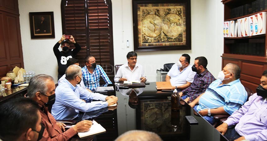 Ayuntamiento Los Cabos y gremios de taxistas trabajarán juntos para la mejora del transporte