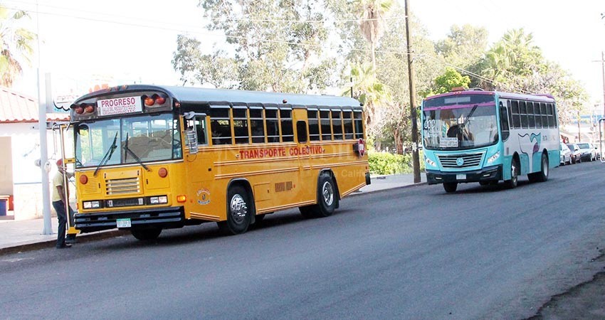 Multiplican unidades de transporte para mejorar rutas La Paz - El Centenario Multiplican unidades de transporte para mejorar rutas La Paz - El Centenario