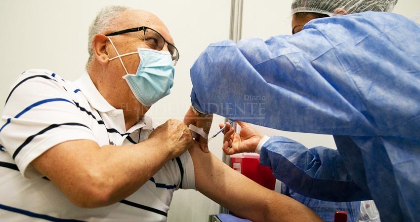 Inicia en BCS vacunación de refuerzo para mayores de 50 años Inicia en BCS vacunación de refuerzo para mayores de 50 años
