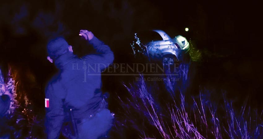 Una “parpadeada”  al volante ocasionó volcara y cayera a un barranco con todo y vehículo