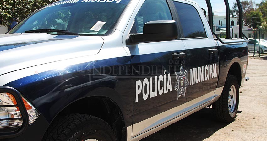 Par de asaltantes despojan de su celular a adolescente 