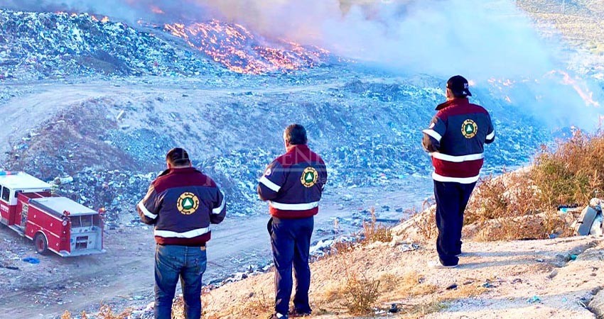 Aunque dijeron que estaba bajo control, el incendio se extendió por 4 hectáreas de basura Aunque dijeron que estaba bajo control, el incendio se extendió por 4 hectáreas de basura