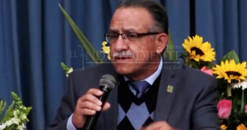 Rector de la UABCS participa en la toma de protesta del presidente de la AMPEI