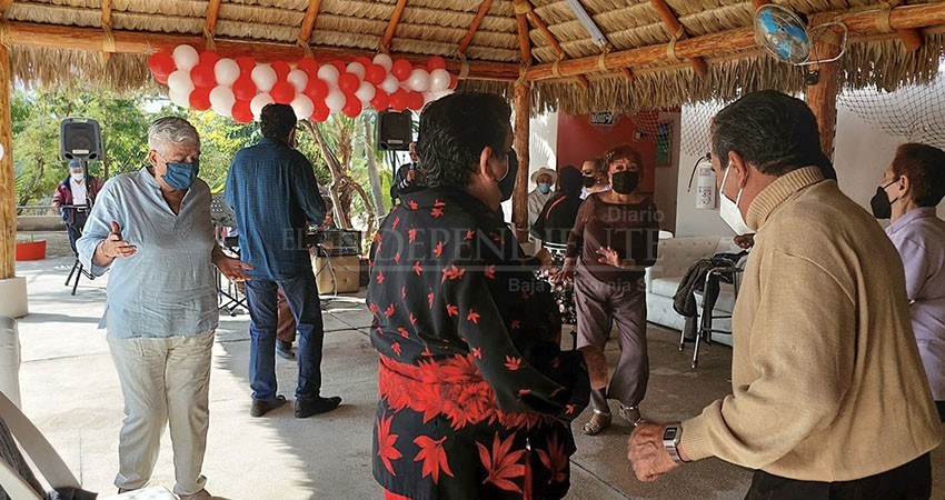 Acatando las medidas de higiene, se reincorporan personas adultas mayores a las “Casas de Día” en Los Cabos